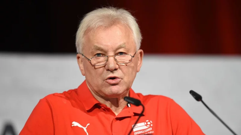 Möhlmann hat die vielen Trainer-Entlassungen kritisiert. - © Carmen Jaspersen/dpa