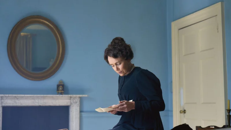 Cassandra Austen (Keeley Hawes) m&ouml;chte die alten Briefe ihrer Schwester Jane vernichten. - &copy; ---/ARTE France/dpa