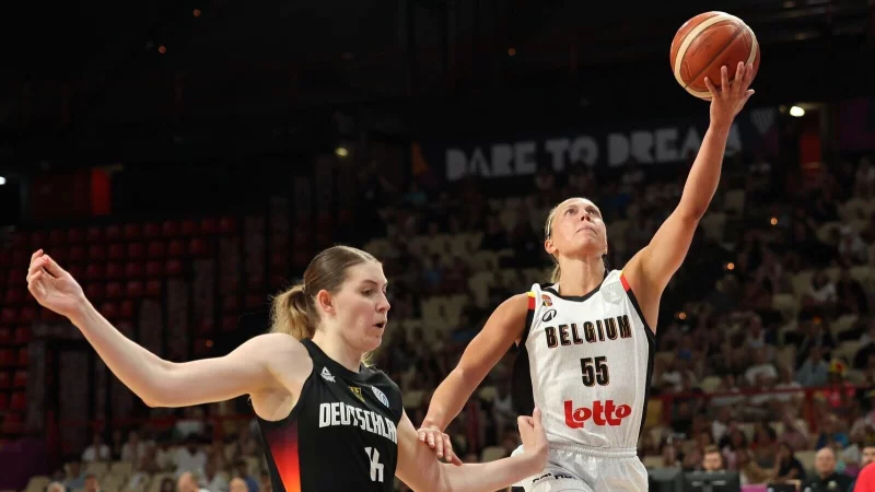 Luisa Geisels&ouml;der und die deutschen Basketballerinnen sind gegen Belgien ohne Chance. - &copy; Virginie Lefour/Belga/dpa