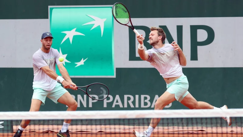 Das deutsche Davis-Cup-Doppel ist in Paris früh ausgeschieden. - © Frank Molter/dpa