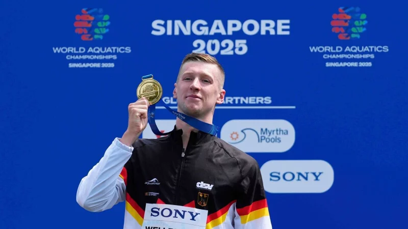 Florian Wellbrock will nach viermal Gold im Freiwasser auch im WM-Becken erfolgreich sein. (Archivbild) - © Vincent Thian/AP/dpa