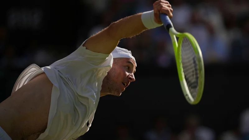 Trotz seines starken Aufschlags musste sich Jan-Lennard Struff geschlagen geben. - &copy; Kin Cheung/AP/dpa