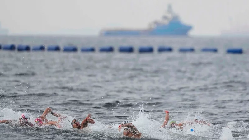 Erstmals wurde bei der Schwimm-WM der Knockout Sprint im Freiwasser ausgetragen. - © Vincent Thian/AP/dpa