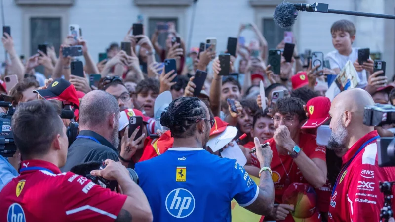 Die Liebe zu Ferrari ist groß. - © Stefano Porta/LaPresse via ZUMA Press/dpa