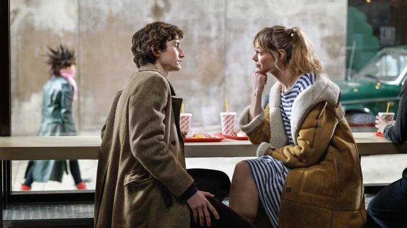 Zwischen Marianne (Frida Gustavsson) und David (Gustav Lindh) bahnt sich etwas an. - &copy; Johan Paulin/SVT/Arte/dpa