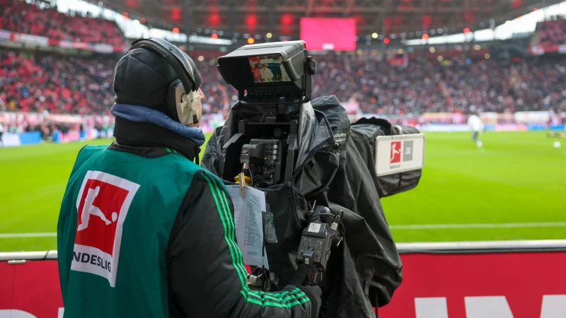 Der Verkauf der TV-Rechte im Ausland ist ein strittiges Thema. - © Jan Woitas/dpa