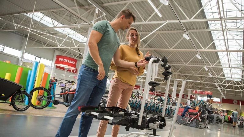 Sicherheit geht vor: St&uuml;tzlast und Fahrradgewicht sollten unbedingt zusammenpassen und beim Kauf ber&uuml;cksichtigt werden. - &copy; Christin Klose/dpa-tmn