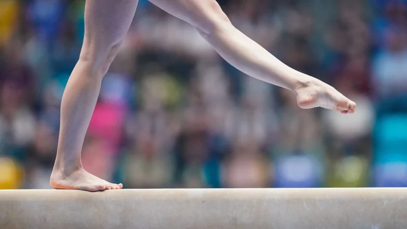 Im Leistungssport trainieren Kinder bereits 20 bis 30 Stunden in der Woche. (Symbolbild) - © Uwe Anspach/dpa