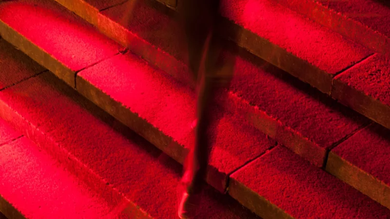 Unfall im h&auml;uslichen Bereich: Ein Sturz im Treppenhaus der eigenen Tiefgarage z&auml;hlt nicht als Arbeitsunfall. - &copy; Sebastian Gollnow/dpa/dpa-tmn