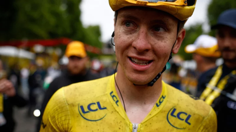 &Auml;rgert sich &uuml;ber eine Jury-Entscheidung bei der Deutschland Tour: Tadej Pogacar (Archivbild) - &copy; Yoan Valat/Pool EPA/AP/dpa