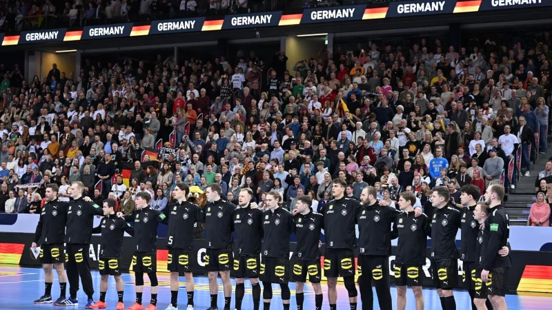 Die deutschen Handballer haben bei der EM eine schwere Vorrundengruppe erwischt. - © Swen Pförtner/dpa