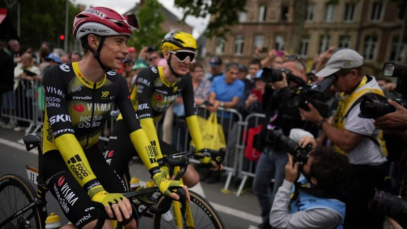 War der große Verlierer im Zeitfahren: Jonas Vingegaard - © Thibault Camus/AP/dpa