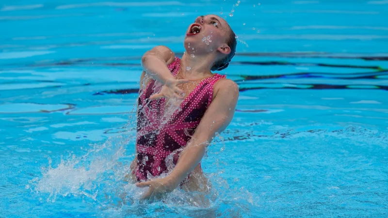 Klara Bleyer durfte sich in Funchal bereits über ihre zweite Medaille freuen. - © Darko Bandic/AP/dpa