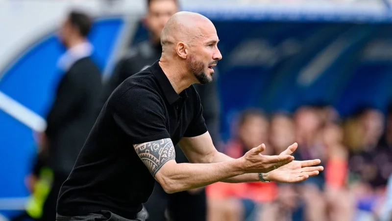 Christian Ilzer wird die TSG 1899 Hoffenheim auch in der kommenden Saison trainieren. - © Uwe Anspach/dpa