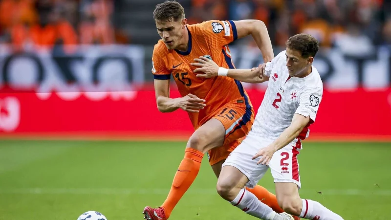 Micky van de Ven (links) z&auml;hlte zu den zahlreichen Torsch&uuml;tzen der Niederlande - &copy; Anp Koen Van Weel/ANP/dpa