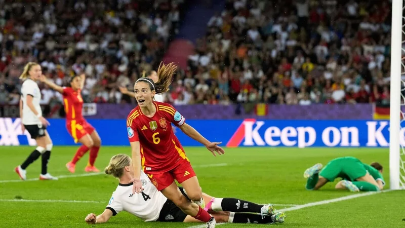 Aitana Bonmat&iacute; entschied das EM-Halbfinale zugunsten von Spanien. - &copy; Alessandra Tarantino/AP/dpa