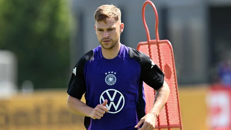 Joshua Kimmich gehört bald zu den DFB-Spielern mit mindestens 100 Einsätzen. - © Federico Gambarini/dpa