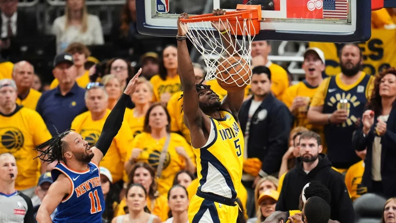 Die Pacers hatten die Partie gegen die Knicks im Griff - und sorgten mit Dunks für beste Laune ihrer Fans. - © Michael Conroy/AP/dpa