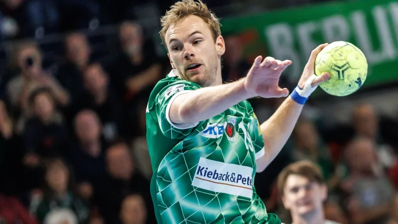 Welthandballer Mathias Gidsel war auch gegen Bietigheim bester Berliner Werfer. - © Andreas Gora/dpa