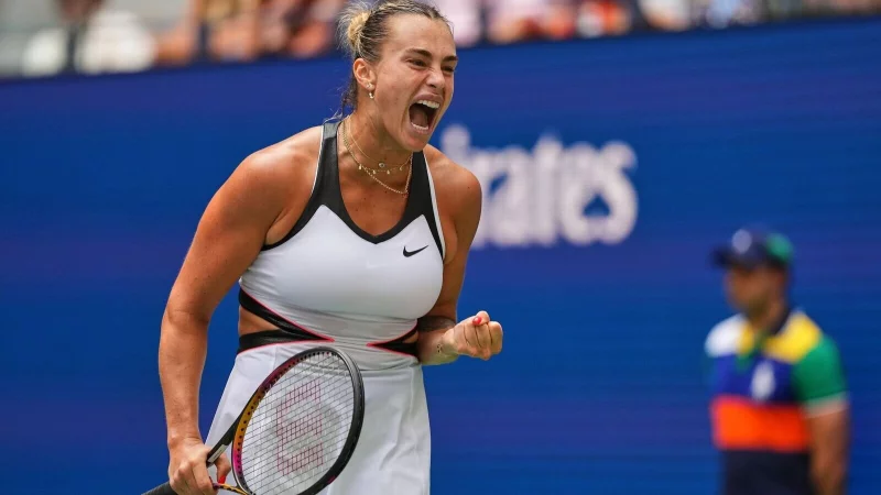 Aryna Sabalenka schaffte nach Problemen im ersten Satz am Ende souverän den Zweitrunden-Einzug. - © Kirsty Wigglesworth/AP/dpa
