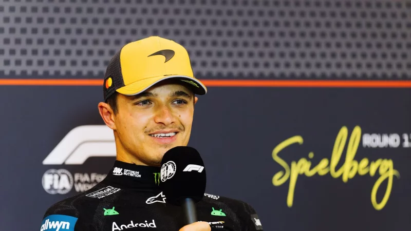 Lando Norris hat nach seinem Kanada-Desaster wieder gute Laune. - © Philipp von Ditfurth/dpa
