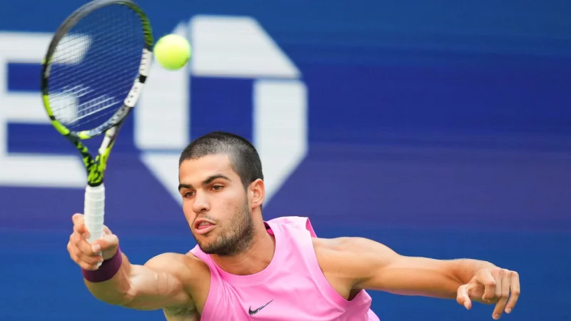 Carlos Alcaraz spielt am Sonntag um den US-Open-Titel. - © Kirsty Wigglesworth/AP/dpa