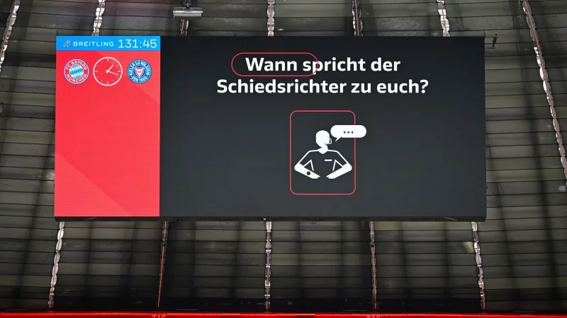 Die Durchsage der Schiedsrichter nach Entscheidungen mit Hilfe des Videobeweises wird auf alle Stadien ausgeweitet. - © Sven Hoppe/dpa