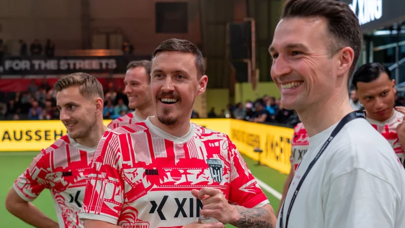 Keine «Über-Strafe»: Max Kruse nimmt Antonio Rüdiger in Schutz. - © Soeren Stache/dpa