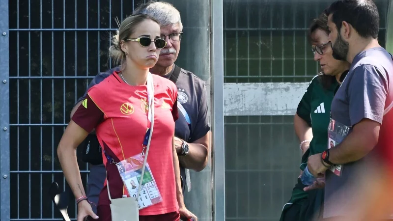 Giulia Gwinn nach ihrer Verletzung beim DFB-Training - © Sebastian Christoph Gollnow/dpa