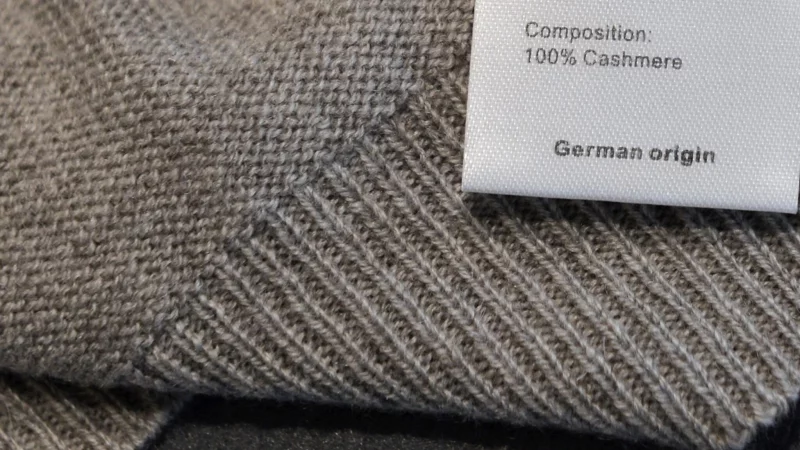 Gut verstaut: Edle Stücke wie Kaschmirpullover brauchen Luft, Schutz und Platz. - © Jens Kalaene/dpa-Zentralbild/dpa-tmn