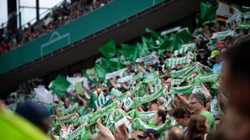 Die Fußballerinnen des VfL Wolfsburg erreichen als Vizemeisterinnen die Champions League. - © Fabian Strauch/dpa