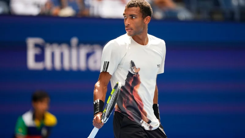 Erst der Sieg gegen Zverev, nun im Halbfinale: Felix Auger-Aliassime überrascht in New York. - © Yuki Iwamura/AP/dpa