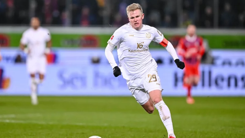 Jonathan Burkhardt ist ein immer größeres Thema bei der Eintracht - © Harry Langer/dpa