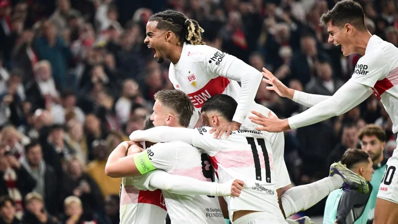 Kollektiver Jubel: Der VfB freut sich &uuml;ber das 1:0 gegen Vigo. - &copy; Bernd Wei&szlig;brod/dpa