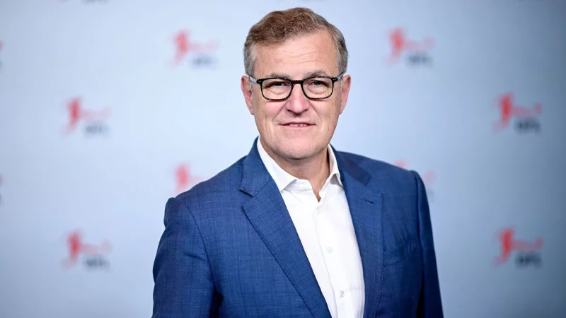 Äußert sich nach Spekulationen über Sportvorstand Max Eberl: Bayern-Chef Jan-Christian Dreesen. - © Britta Pedersen/dpa