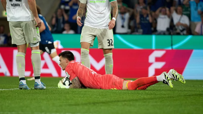 Stand wohl in seinem letzten Spiel für Werder Bremen auf dem Platz: Michael Zetterer. - © Bernd Thissen/dpa