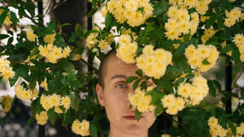 Das Gef&uuml;hl, weniger &laquo;wert&raquo; zu sein als andere, kann belasten und zu Vermeidungsverhalten f&uuml;hren. Hier ist es wichtig zu erkennen, dass es ein subjektives Gef&uuml;hl ist - und eines, an dem man arbeiten kann. - &copy; Yuliia Blazhuk/Westend61/dpa-tmn