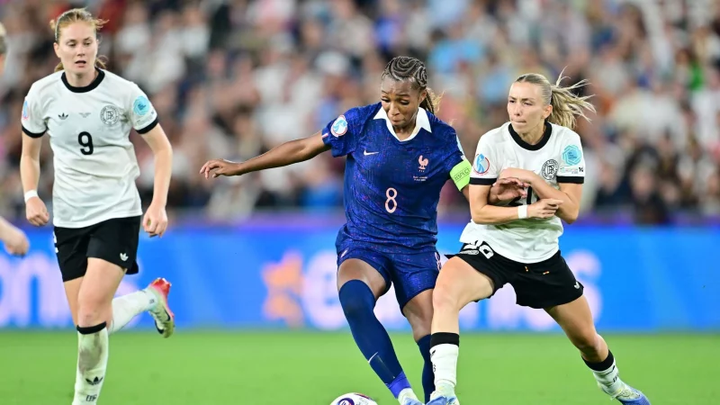 Stark am Ball: Frankreichs Mittelfeldstrategin Grace Geyoro, die im EM-Viertelfinale gegen Deutschland traf. - &copy; Sebastian Christoph Gollnow/dpa