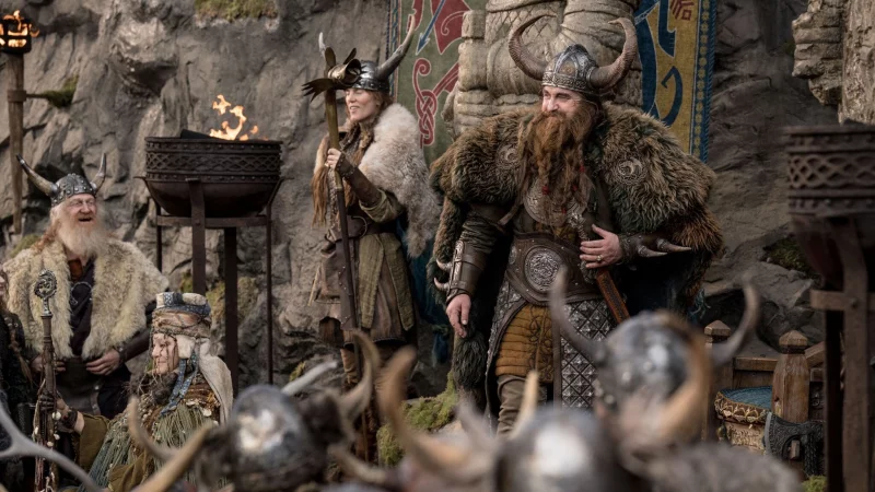 Gerard Butler (r, hinten) als Wikingerh&auml;uptling Stoick in einer Szene des Films &laquo;Drachenz&auml;hmen leicht gemacht&raquo;. - &copy; Helen Sloan/Universal Pictures/dpa