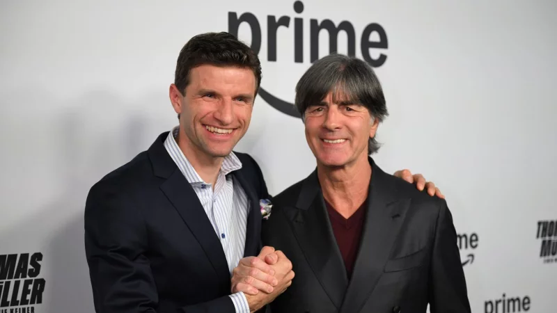 Thomas M&uuml;ller und Joachim L&ouml;w - &copy; Felix H&ouml;rhager/dpa
