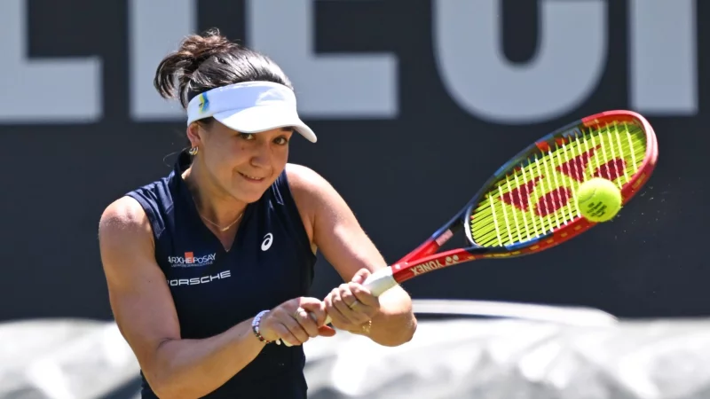Eva Lys gab in Bad Homburg auf. Billie-Jean-King-Cup-Coach Rainer Schüttler gab leichte Entwarnung. - © Arne Dedert/dpa