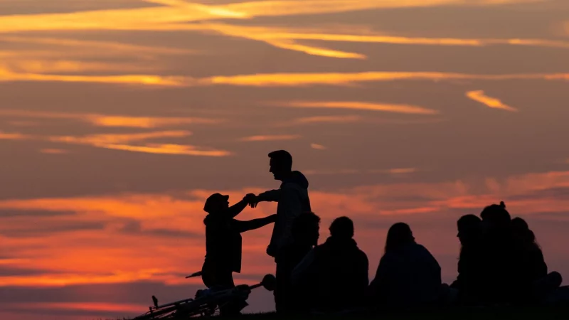 Man kann f&uuml;r sein Gl&uuml;ck etwas tun - und zwar f&uuml;r sich und auch mit anderen Menschen. - &copy; Sven Hoppe/dpa/dpa-tmn