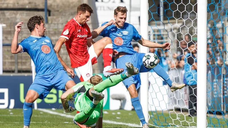 Kaiserslautern hatte beim Oberligisten aus Stahnsdorf leichtes Spiel. - &copy; Andreas Gora/dpa