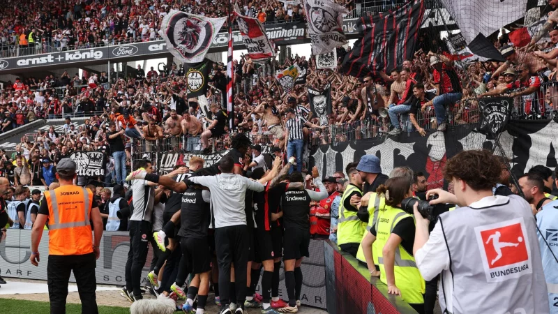 Frankfurt feiert den Champions-League-Einzug. - © Philipp von Ditfurth/dpa