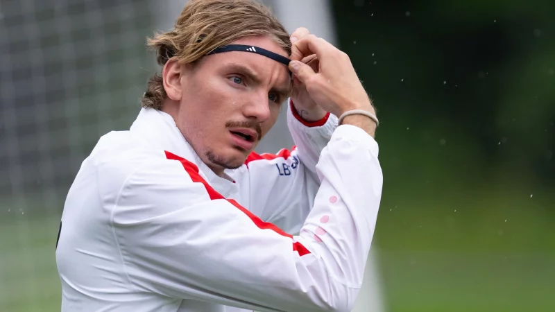 Nick Woltemade stand zum Start des VfB-Trainingslagers im Fokus. - © Sven Hoppe/dpa