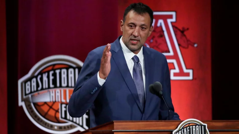 Die NBA-Legende Vlade Divac wurde 2019 in der Naismith Memorial Hall of Fame in Springfield aufgenommen. - &copy; Elise Amendola/AP/dpa