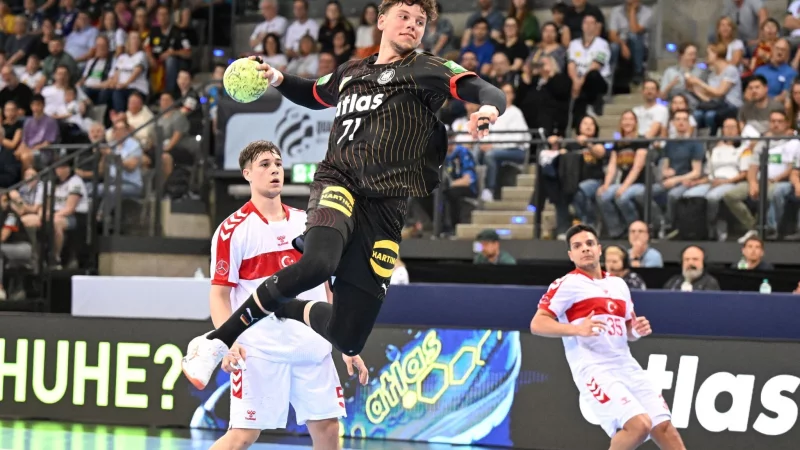 Auch elf Tore von Nationalspieler Marko Grgic reichten der SG Flensburg-Handewitt gegen den TVB Stuttgart nicht zum ersten Saisonsieg. - © Bernd Weißbrod/dpa