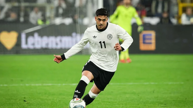 Nadien Amiri, hier im Einsatz gegen Italien, ist verletzt abgereist. - © Christian Charisius/dpa