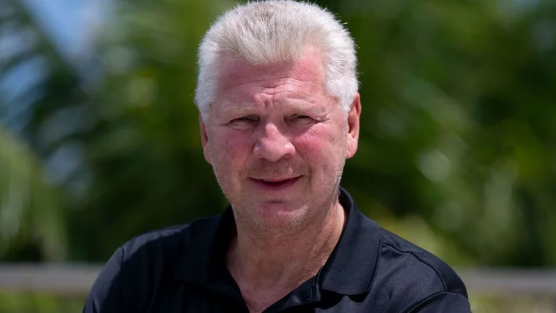 Stefan Effenberg äußert sich in Miami zum neuen Augsburger Cheftrainer Sandro Wagner. - © Sven Hoppe/dpa