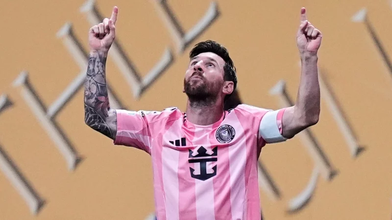 Lionel Messi hatte im Spiel gegen Porto einen magischen Moment - © Mike Stewart/AP/dpa